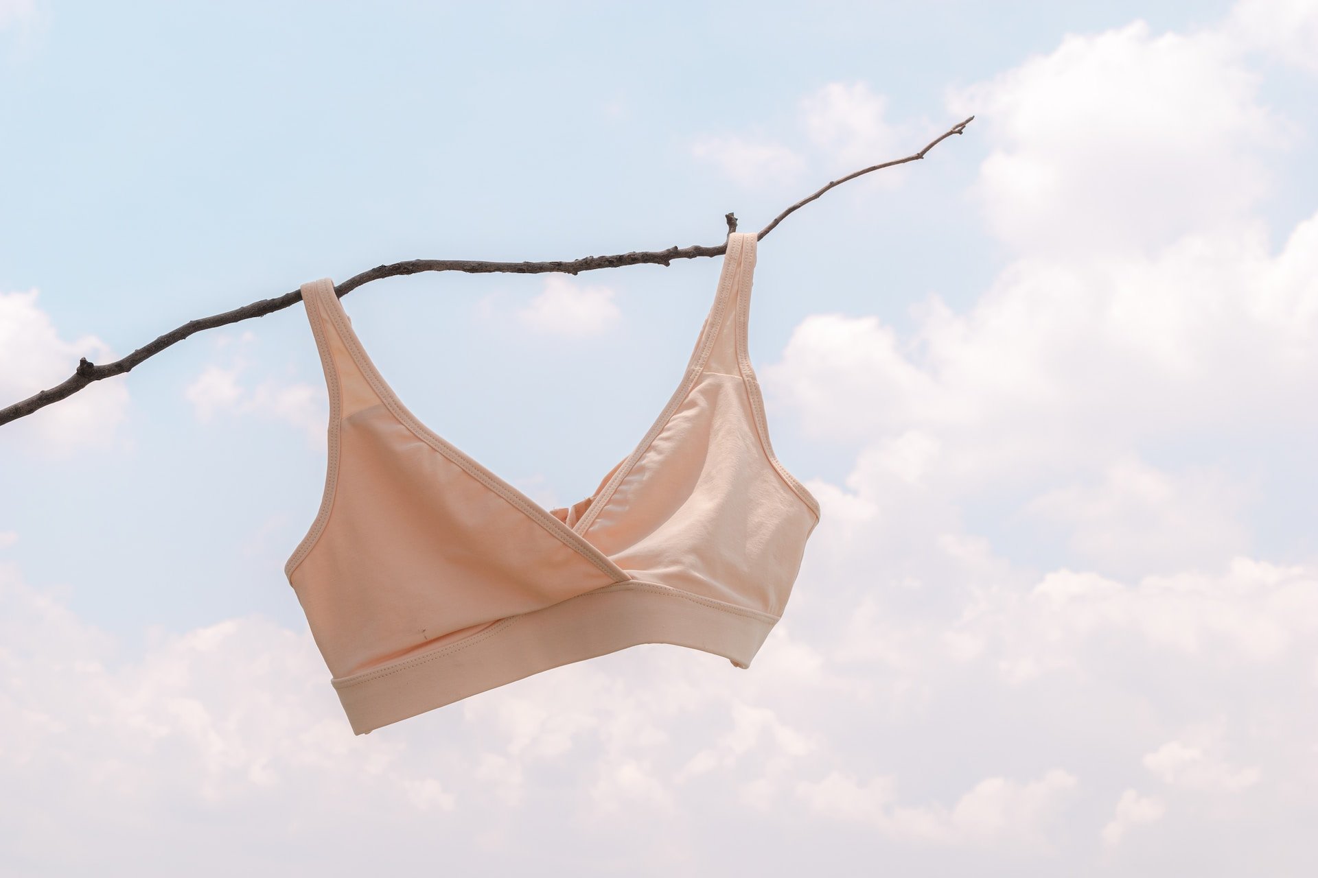 Reasons Why You Should Ditch Your Bra In Bed